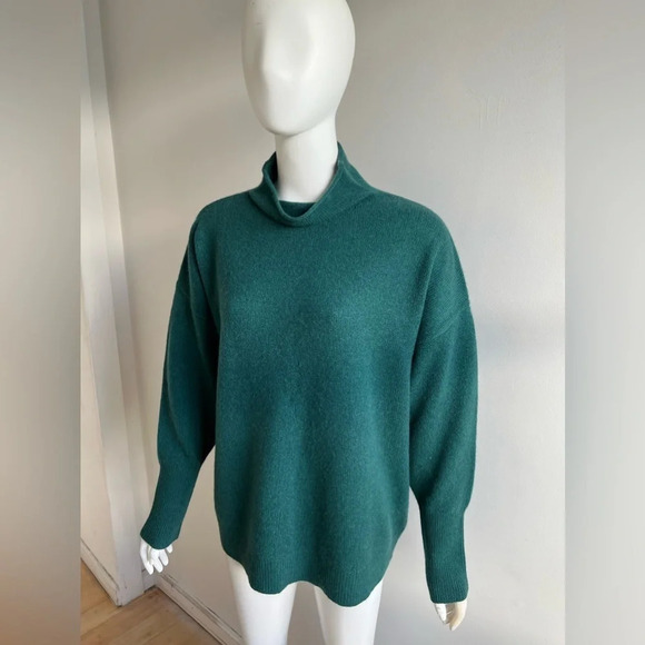 The Group by Babaton Pure Mock neck Cashmere Sweater Green sz Large NWT - Picture 3 of 9